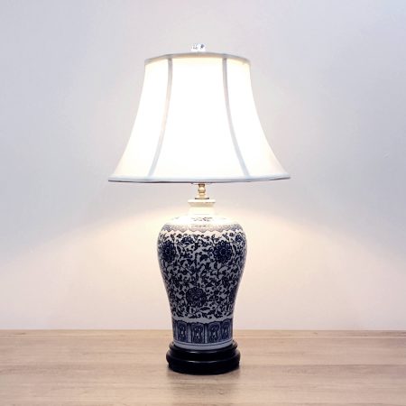 Chinese table lamp with lamp shade