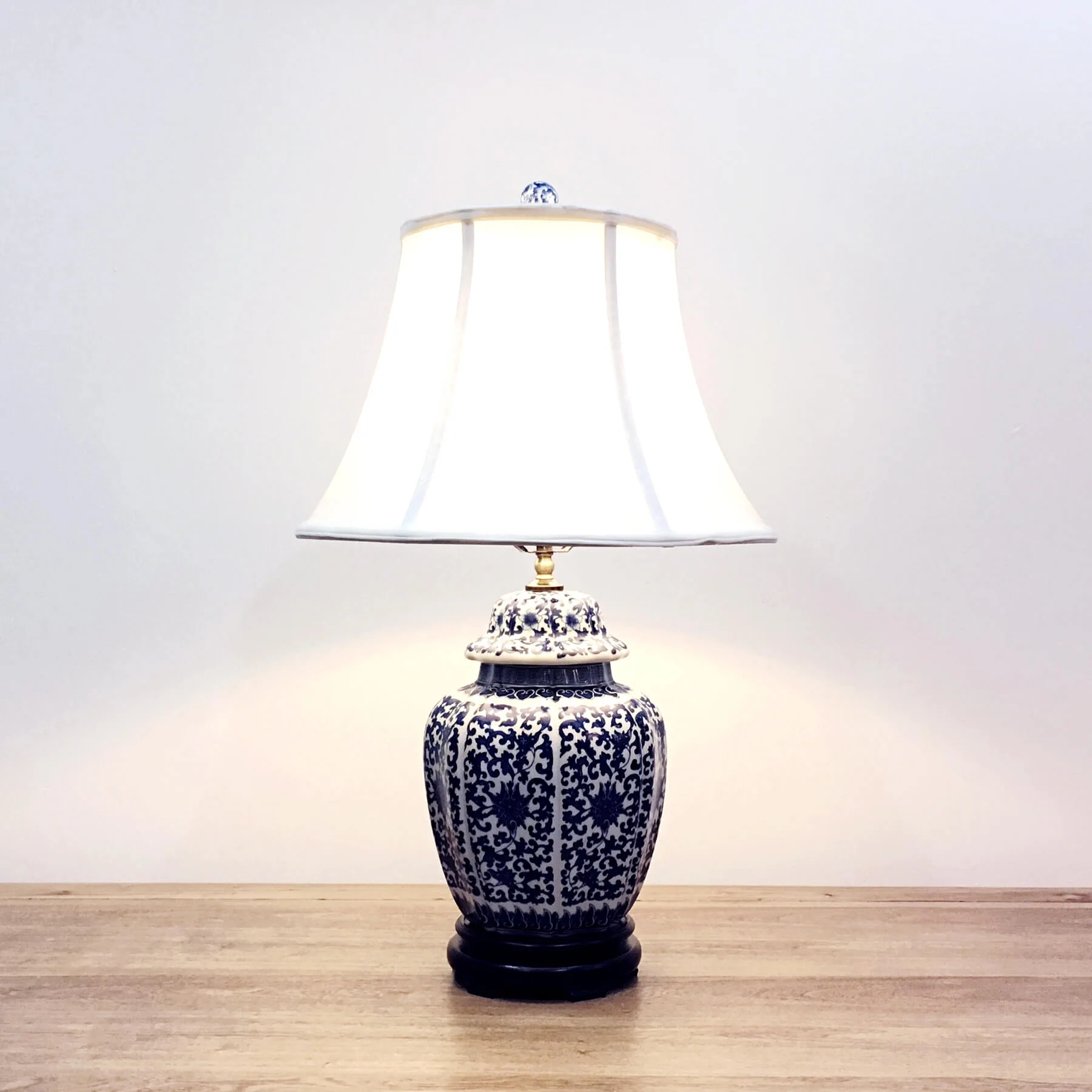 MZ-BW-SCLP-1 A 6-sided round porcelain table lamp with blue & white double floral designs and a wooden base