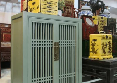 2-door spindle shoe cabinet