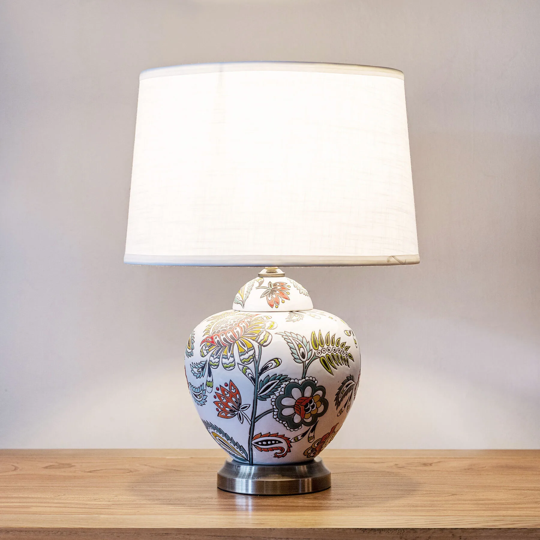 Ceramic oriental table lamp