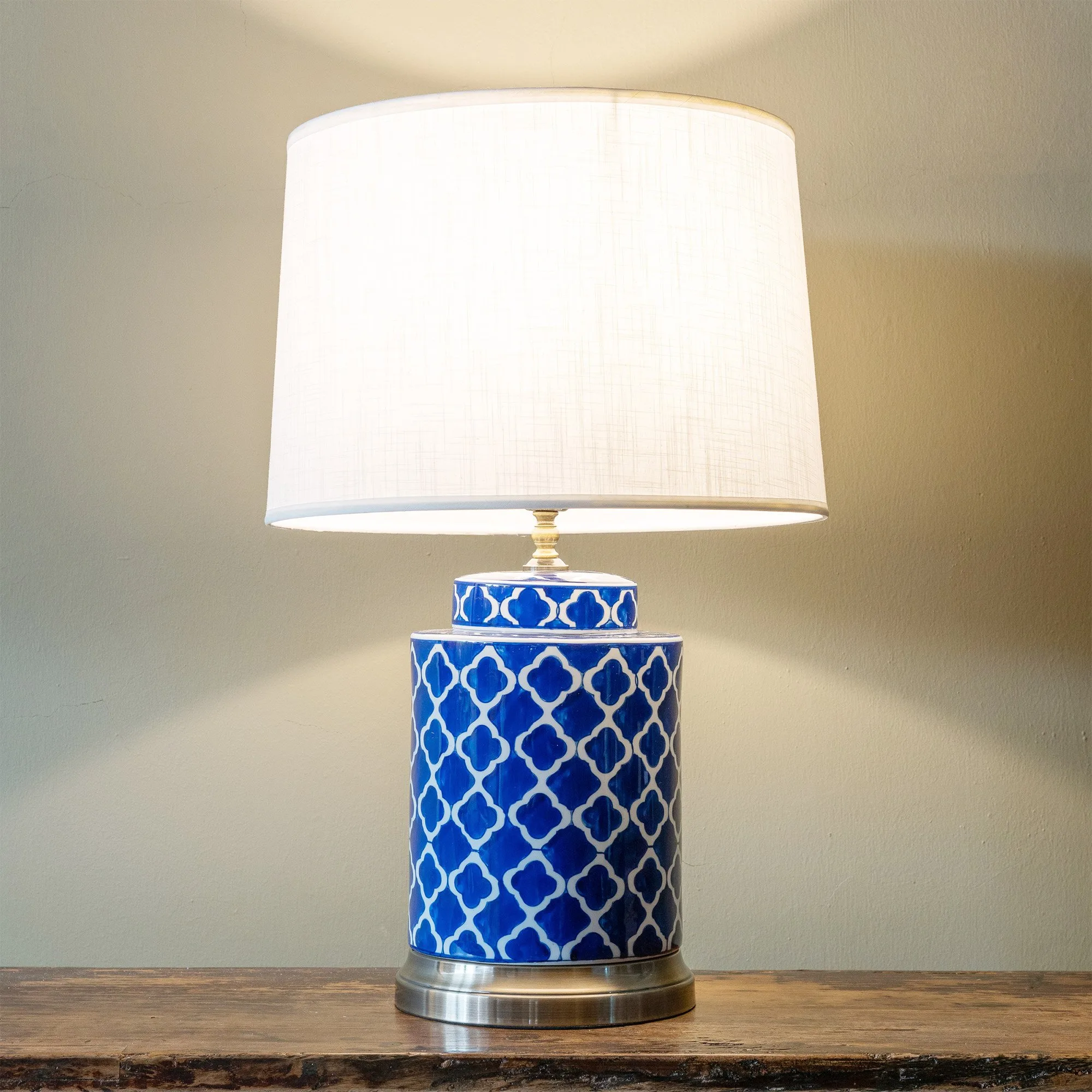 XH-059 Round blue & white table lamp - Image 1