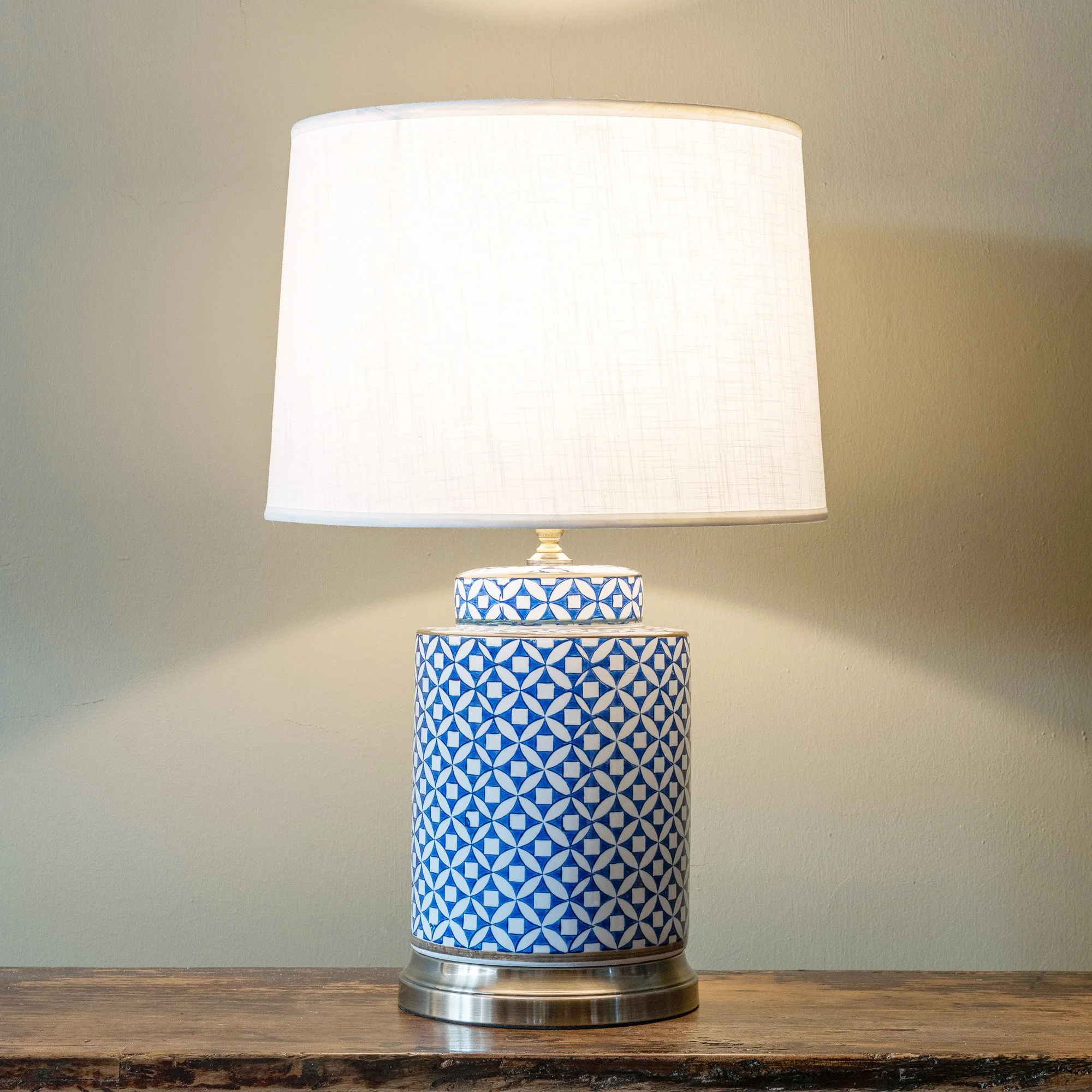 XH-336 Round blue & white table lamp - Image 1