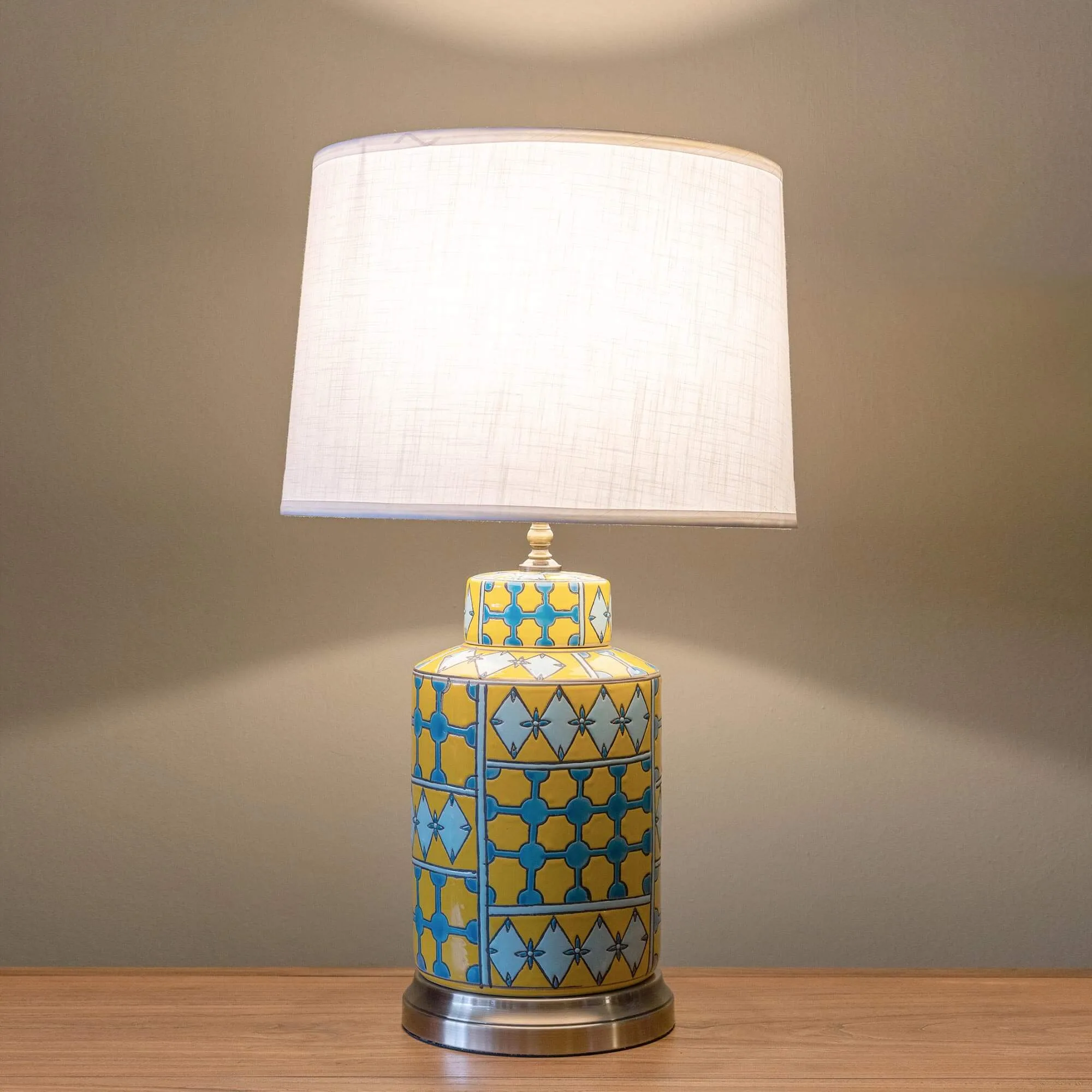 Ceramic table lamp