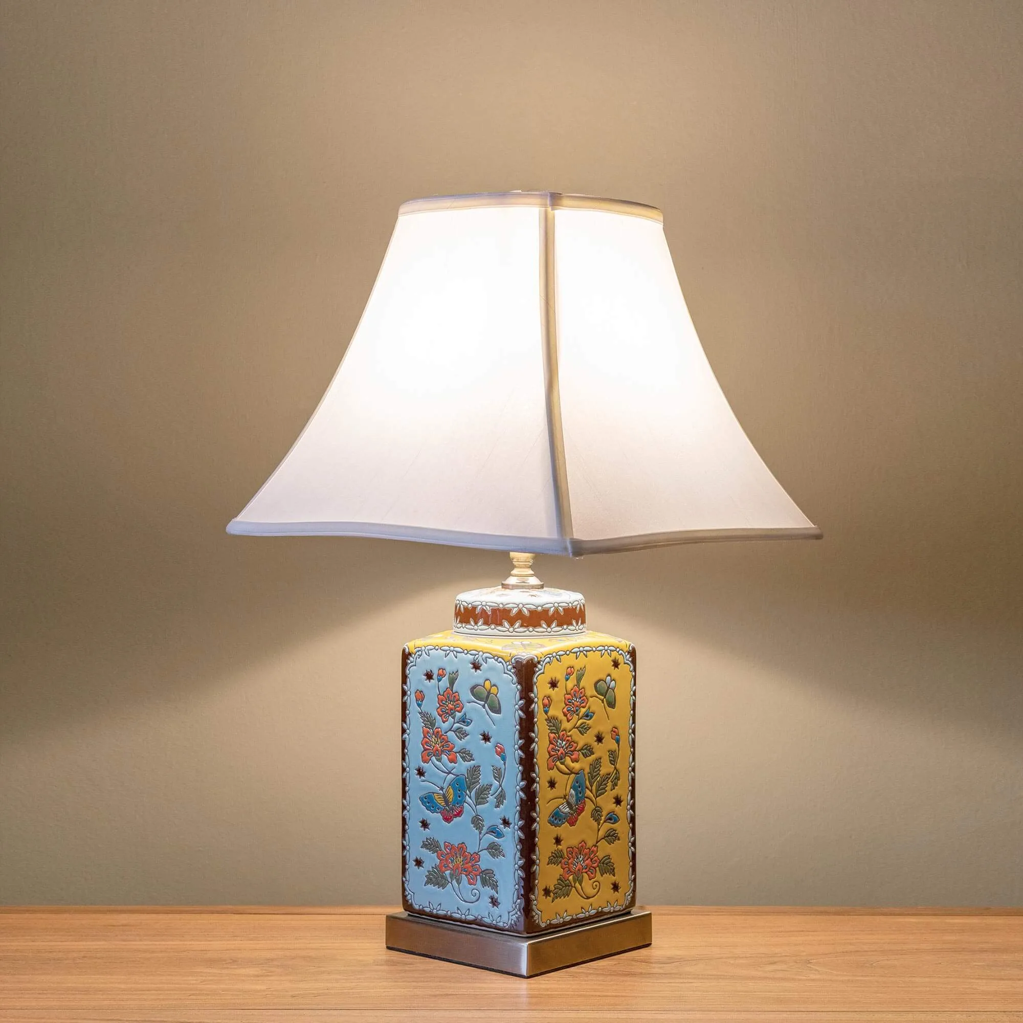 Ceramic table lamp