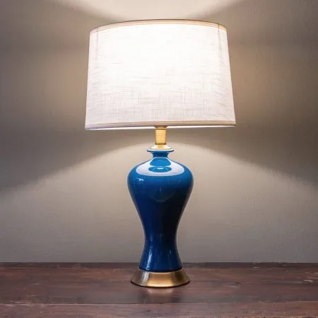 Ceramic table lamp in indigo