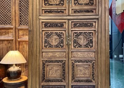 Tapered cabinet with Chinese antique carvings